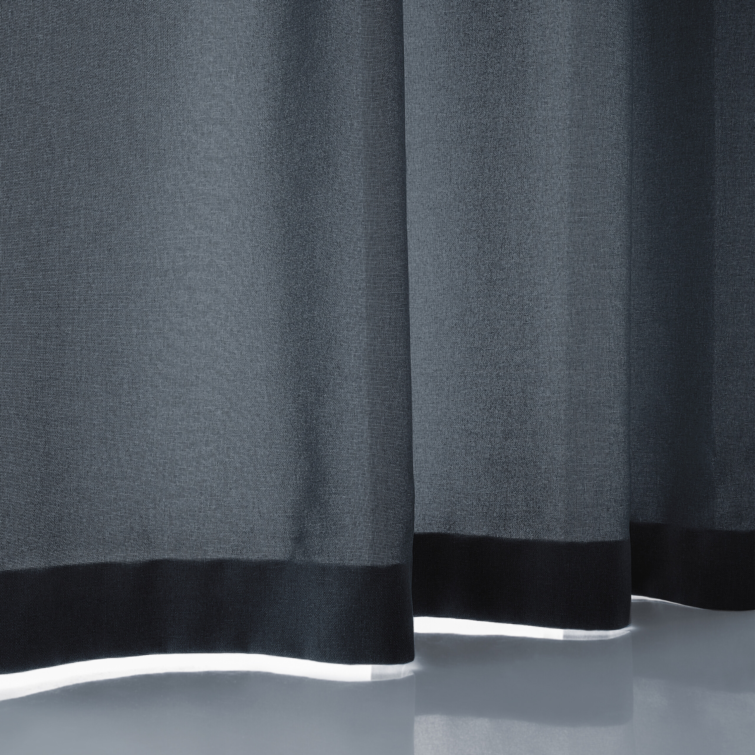 LUUM_BACKDROP_2018_22983_FLAT_RGB_LO_CROPPED