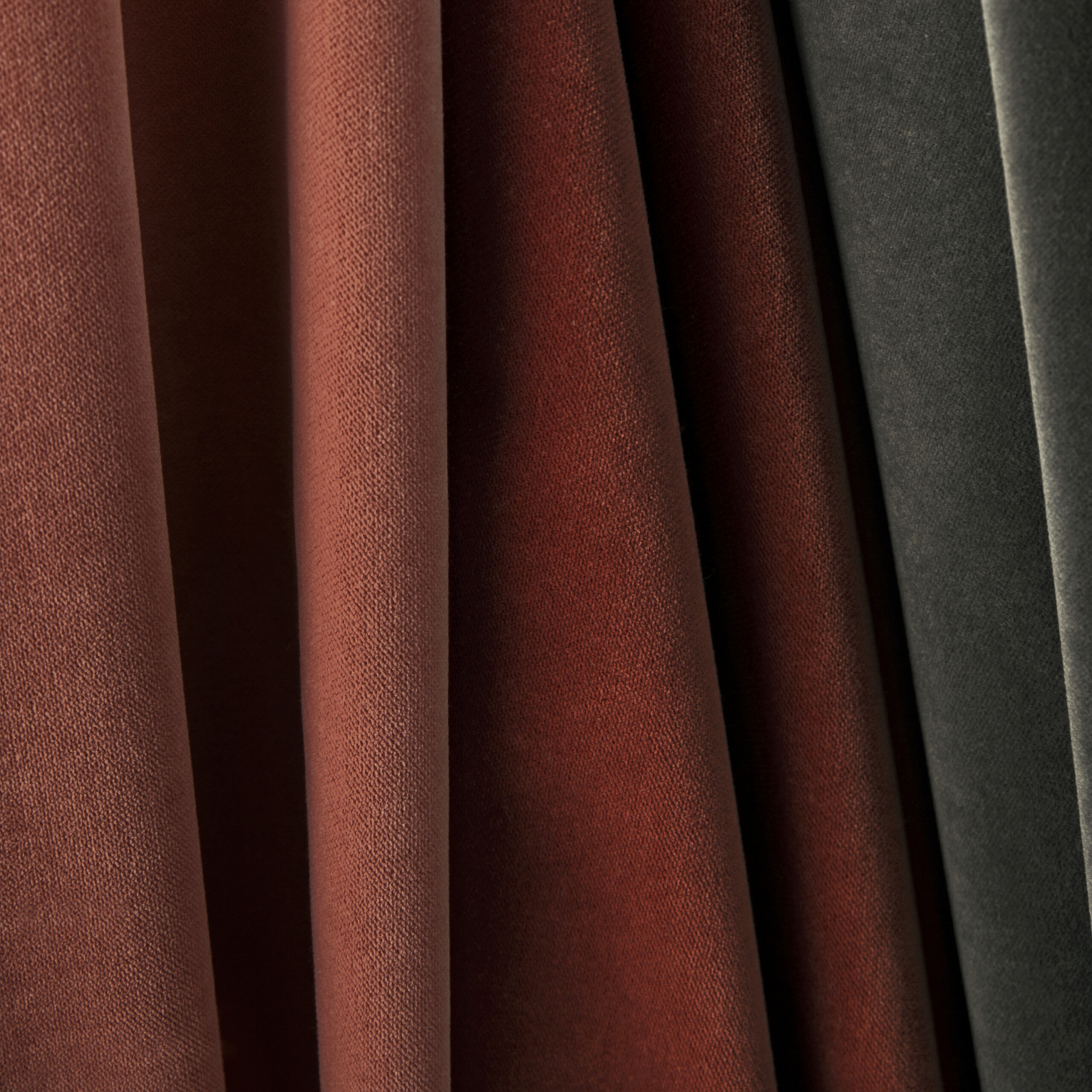 LUUM_VELVETUNDERGROUND_2018_24799_FLAT_RGB_LO_CROPPED